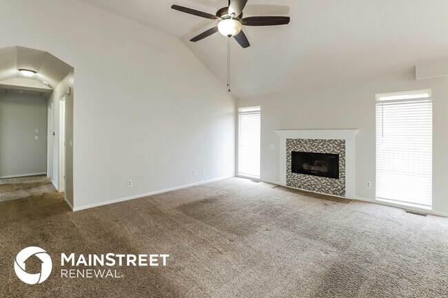 Photo - 912 SW Foxtail Dr