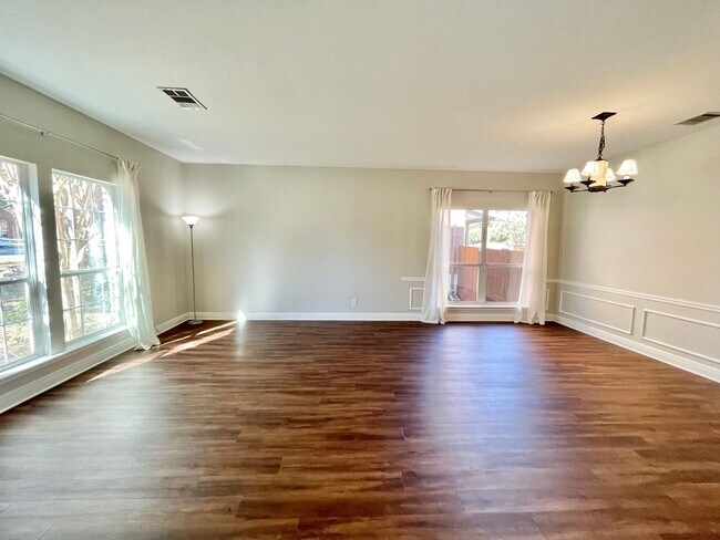 Photo - 18310 Redwood Path