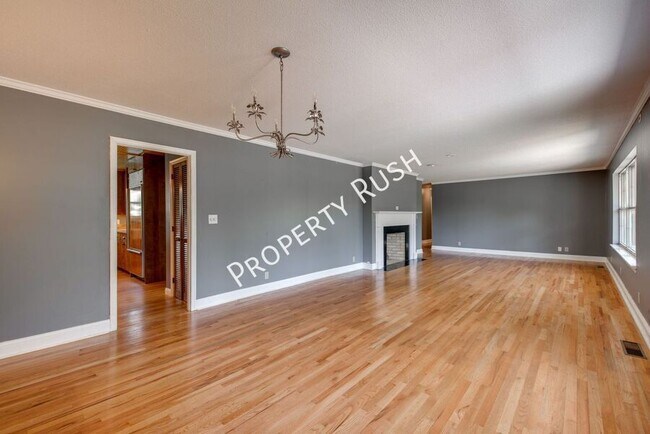 Photo - 303 Windmere Dr