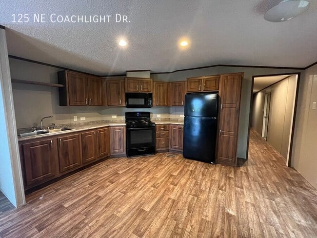 Photo - 125 Coachlight Dr