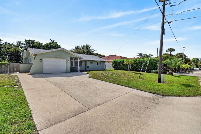 Building Photo - 1317 Willow Rd
