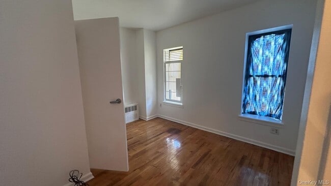 Photo - 511 Thatford Ave