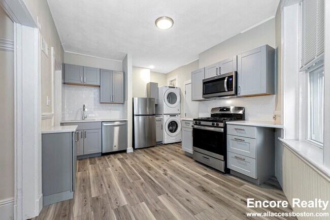 Building Photo - 46 Brackett St Unit 2