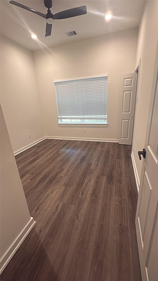 Photo - 605 Center St