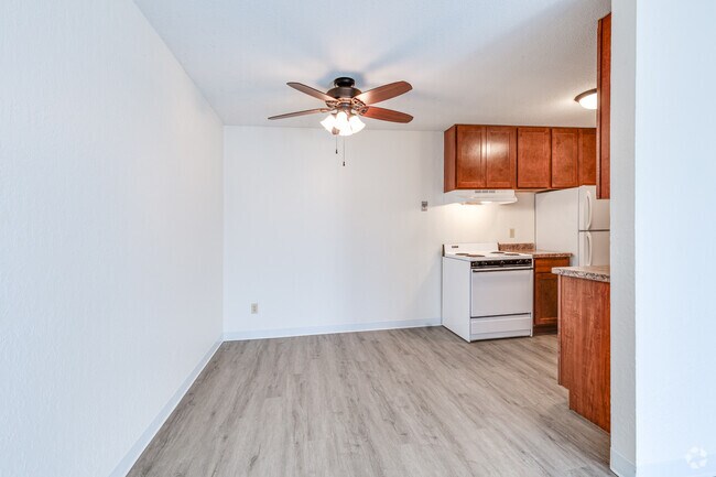 2BR, 2BA - 960SF - Dining Room