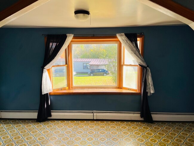 Breakfast nook - 3923 County Route 57