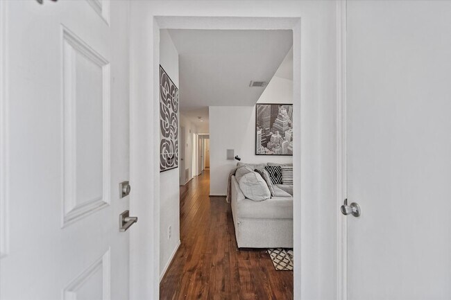 Photo - 1201 Bering Dr Unidad 28