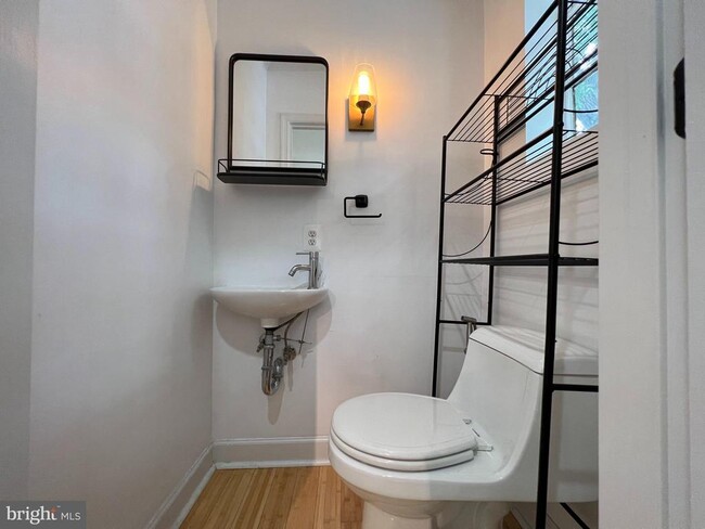 Building Photo - 1660 West Virginia Ave NE Unit 201