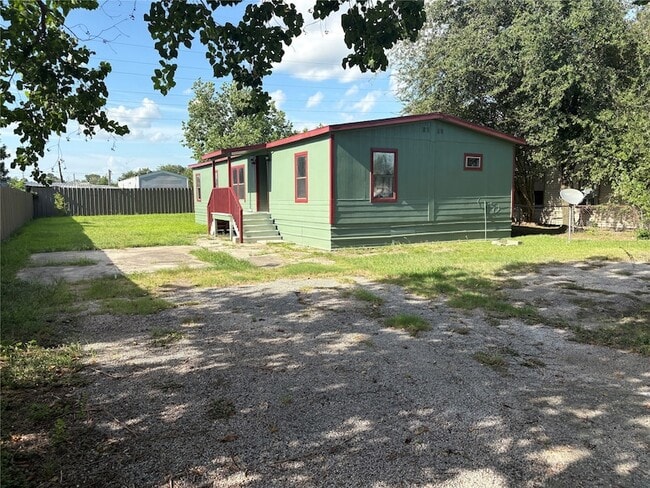 Building Photo - 16211 N Shore Dr