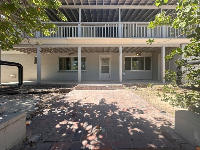 Building Photo - One bedroom, One bathroom Apartment Unit 09
