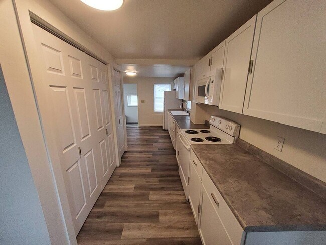 Photo - 928 W Kamps Ave
