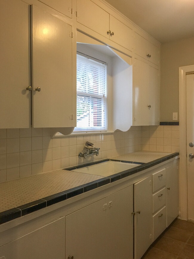 Photo - 1912 S Donnybrook Ave