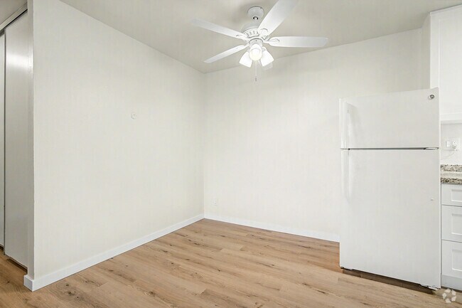2BR, 1BA - 850SF - Dining Room