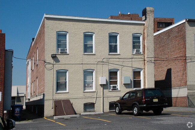 Photo - 408-417 River St