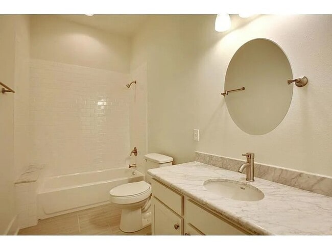 Photo - Newly Updated 2BD/2BA Near Oak St Townhome