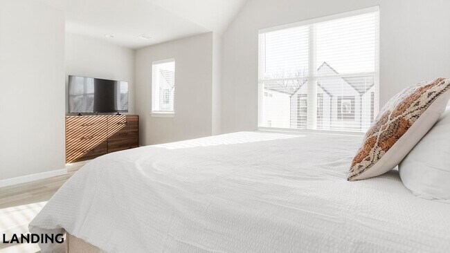 Photo - 3401 Redbud Ln Unit 3405