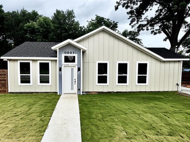 Building Photo - 3801 Carpenter Ave