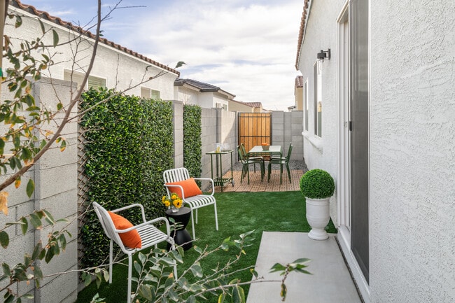 Bungalows on Henness