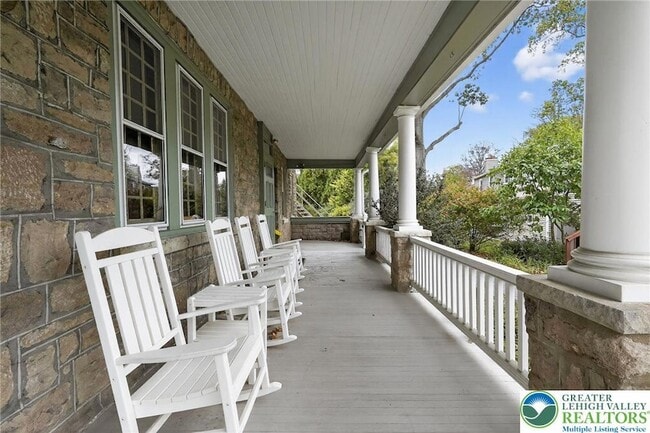 Photo - 313 Edgewood Dr Unit B