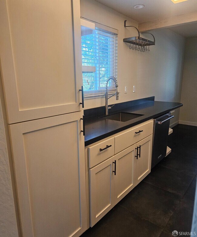 Photo - 8711 Mountain Blvd