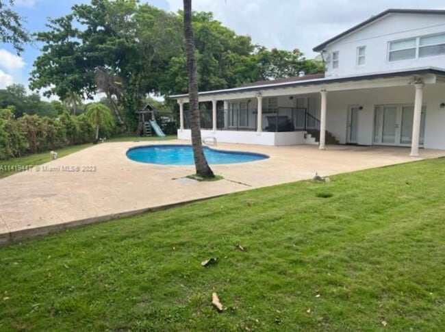 Photo - 10050 SW 98th Ave