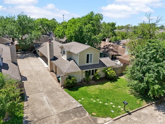 Building Photo - 10831 Sugar Hill Dr Rental