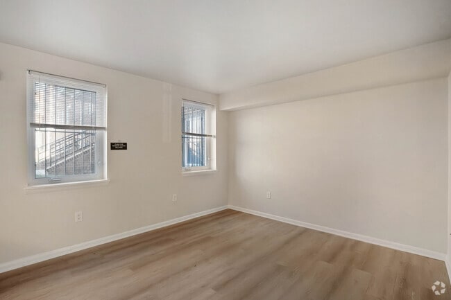 2BR, 1BA - 730SF