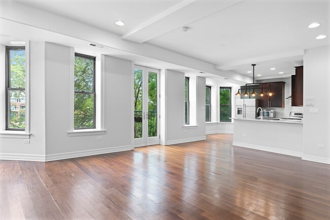 Photo - 323 W Webster Ave