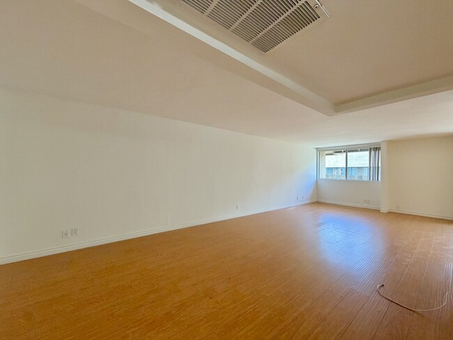 Living Room - 14141 Dickens St Unit 311
