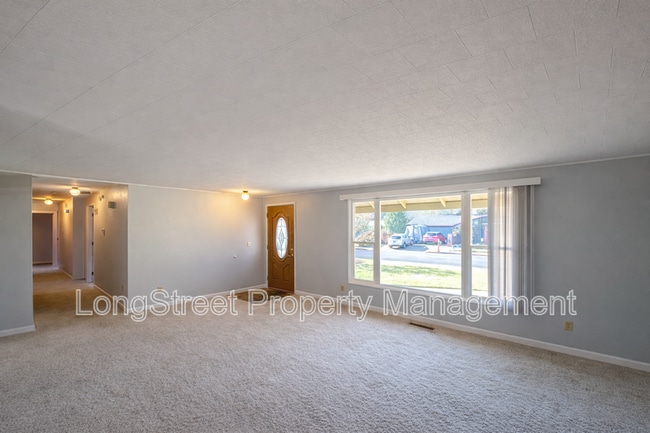 Photo - 2917 Takena St SW