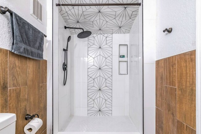 Photo - 7508 Carolyn Ave