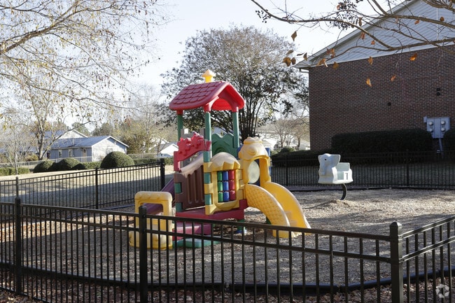 Photo - Summercrest Apartments