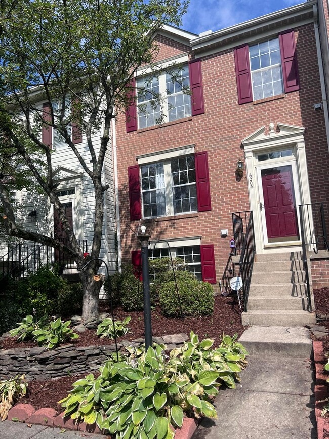 Building Photo - 6205 Abbottsbury Row