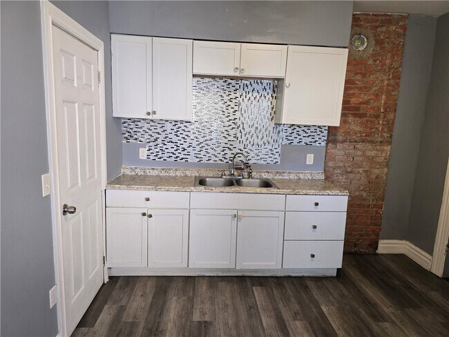 Photo - 150 Gardiner Ave