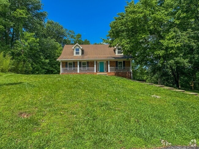 Building Photo - Beautifully Updated--Finished Basement! Rental