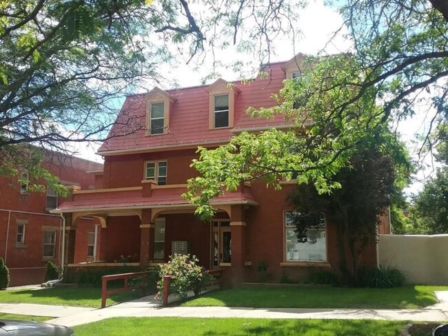 1 Bedroom Apartment available - 1 Bedroom Apartment available Unit 6