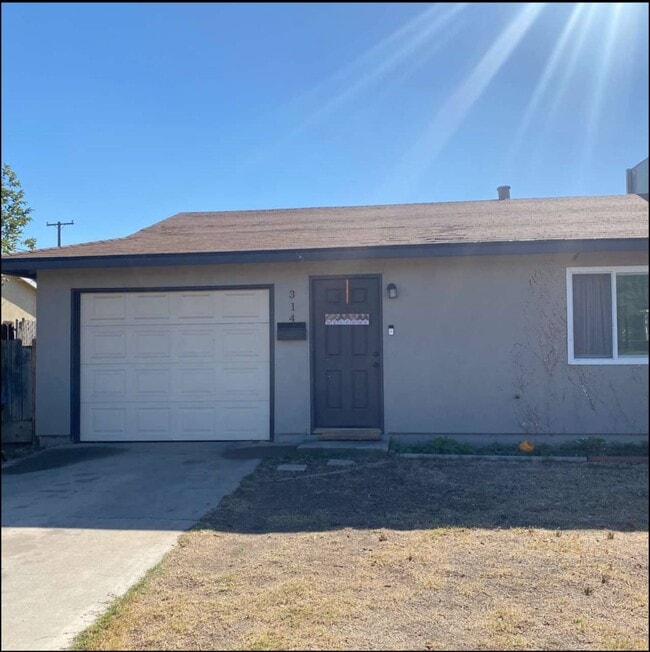 Building Photo - 314 W Maple St