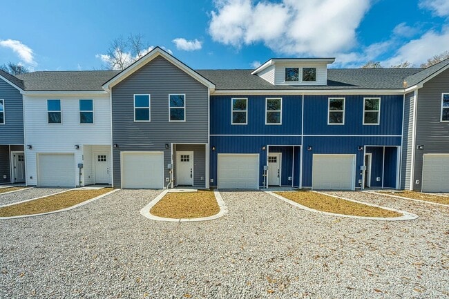 Photo - 3 Bedroom 2.5 Bath Townhouse in Barnwell Breeze - North Charleston