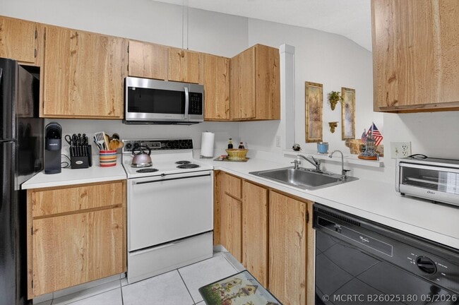 Photo - 8697 Sunbird Pl