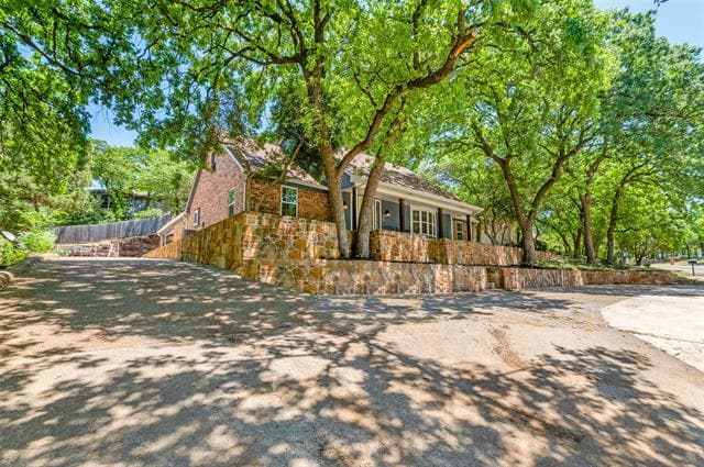 Building Photo - 2711 Lincoln Dr