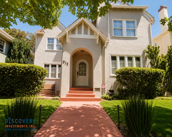 Building Photo - Trestle Glen Three Bedroom Home With Stunning Backyard