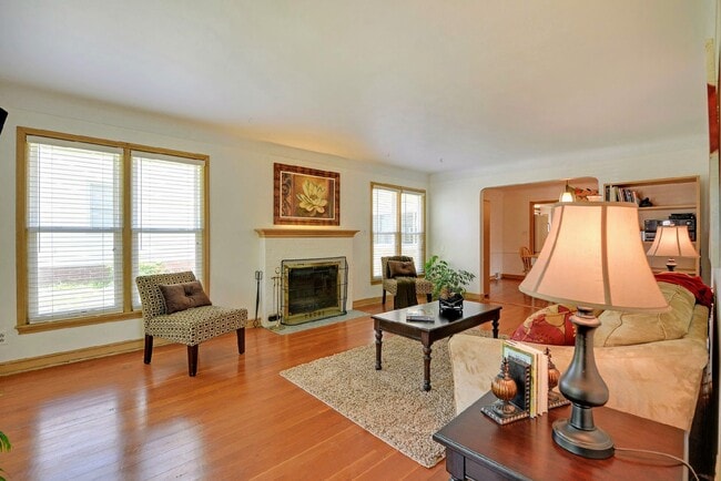 Sunny living room - 1588 Hillcrest Ave