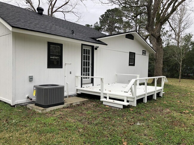 Photo - 590 Parks St