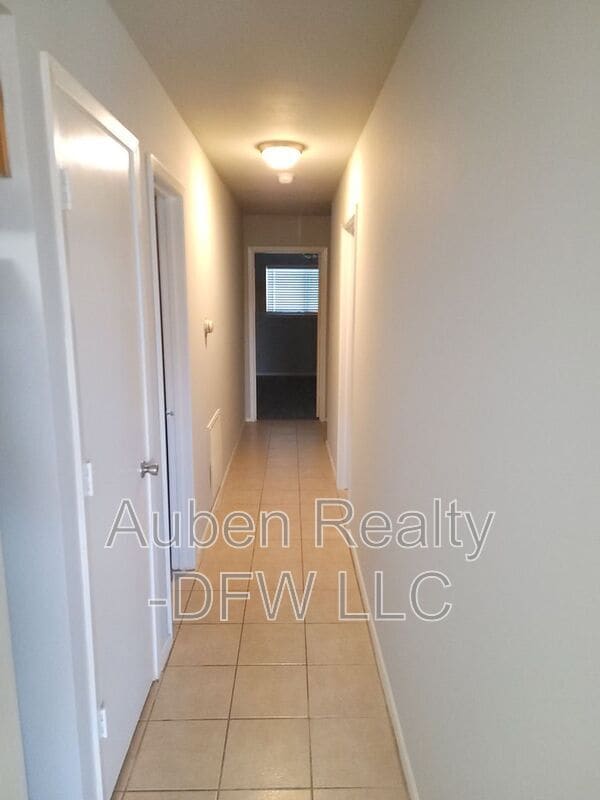 Photo - 1106 Suburban Dr