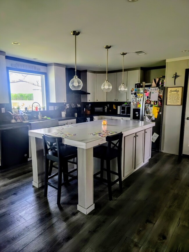 Building Photo - 10211 FM 1458 Rd