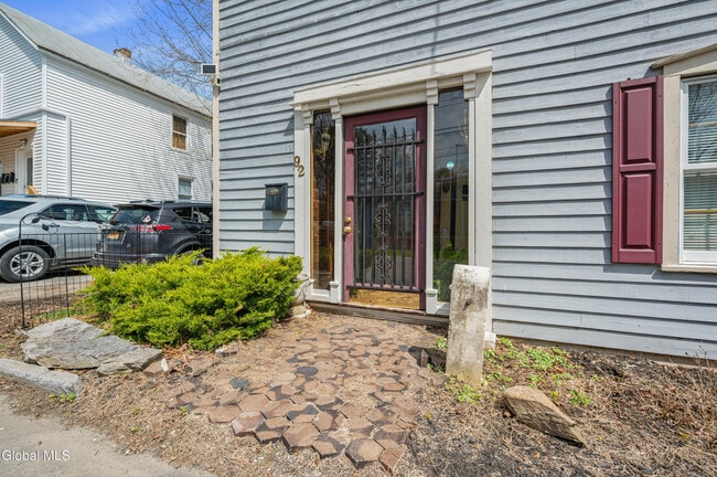 Building Photo - 92 Walworth St Unit Apt 1