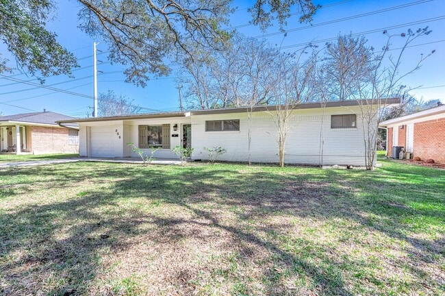 Photo - 206 Crestview Dr