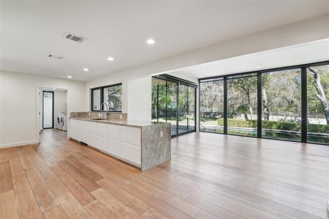 Photo - 3927 Balcones Dr