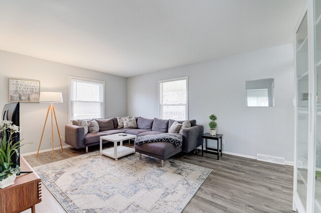 Building Photo - 2408 Springdale Rd