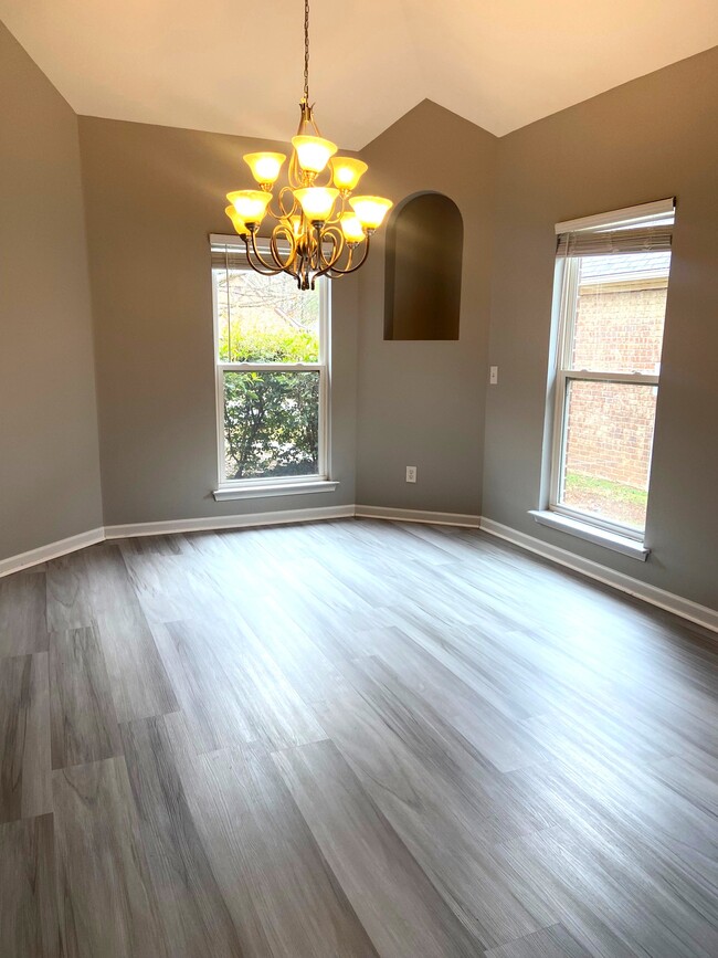 Photo - 256 Oxmoor Pl